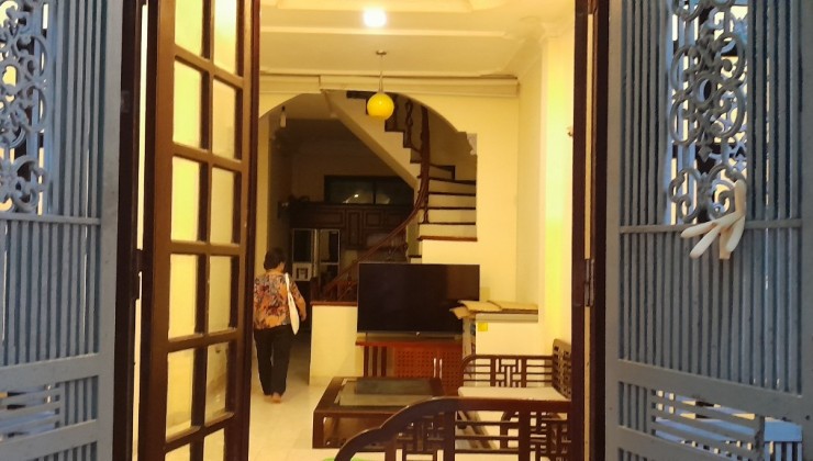 Cho thuê nhà trong ngõ ô tô phố Nguyễn An Ninh, 5 tầng, 53m2, 4 ngủ, 3 WC, 16 Triệu